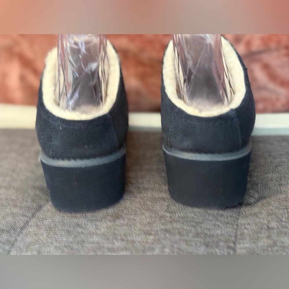 BEARPAW Emily Suede Clog w/Rain & Stain Repellent Navy - Picture 7 of 8
